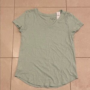 LOFT Mint Green Short Sleeve T-shirt Rounded Hem Scoop Neck size S New